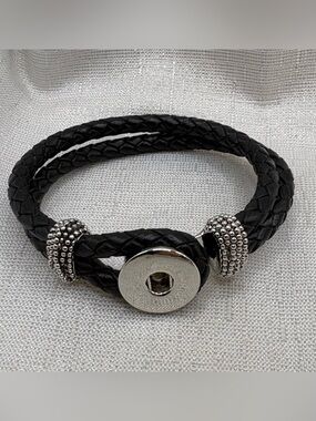 LARGER WRIST - BLACK Genuine Leather Noose Style Snap Button Bracelet